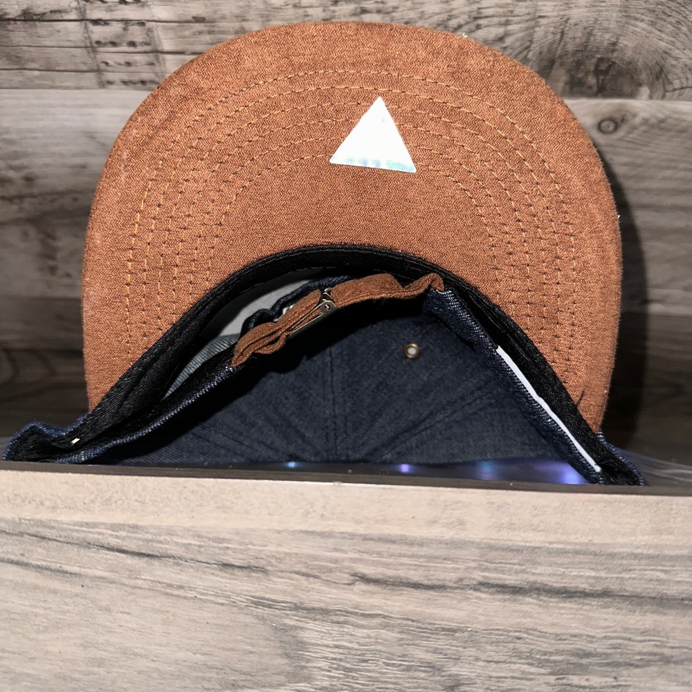 SnapBack - Picture 2 of 3
